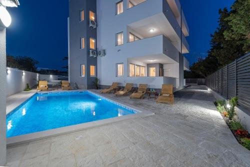 Villa Star 3 a centrally located ap. with a pool - image 7