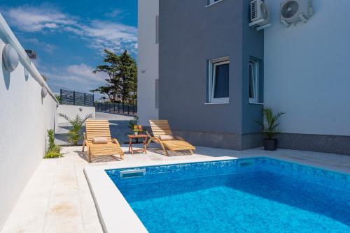 Villa Star 3 a centrally located ap. with a pool