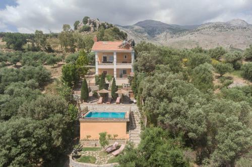Entrance, Villa Kastelas in Gorgolaini