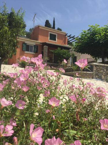  Thomas House in Pouládes