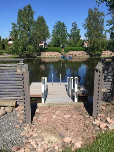 Villa Einola- modern rivercottage with jacuzzi