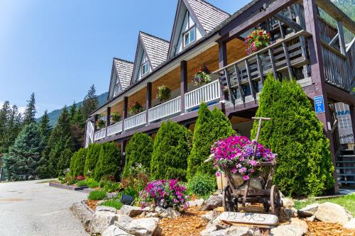 Bahçe, Peaks Lodge in Revelstoke