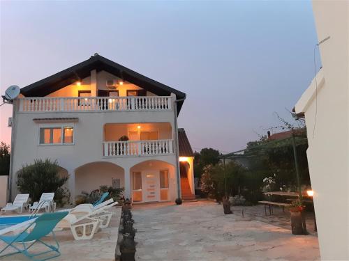 ApartmentsNika with private pool