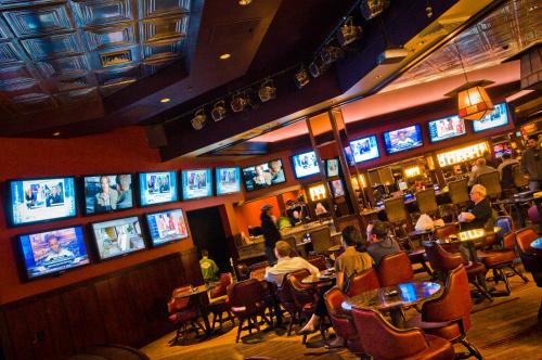 Carson Valley Motor Lodge and Suites