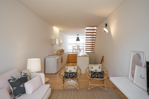 Skinny House – Porto, KY