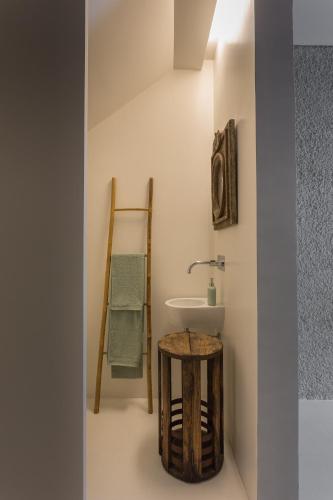 Skinny House – Porto, KY