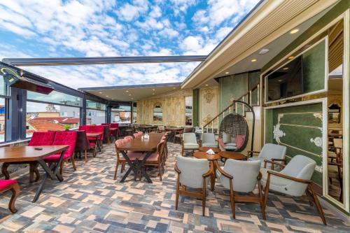 Golden Sand Hotel - image 11