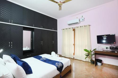 Three-Bedroom Apartment image 10