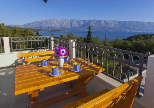 Apartments with a parking space Sumartin Brac - 17267