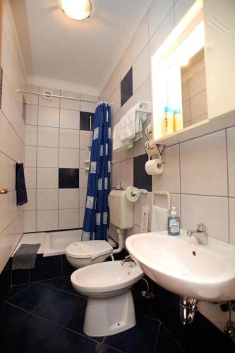 Rooms with a parking space Trogir - 17442, Trogir (photo 9)