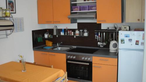 Apartments by the sea Necujam Solta - 17459