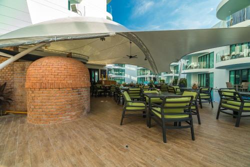 Twin Sands apartments by Lofty