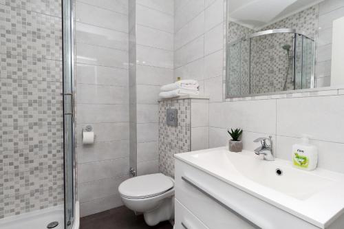 One-Bedroom Apartment with Balcony image 1