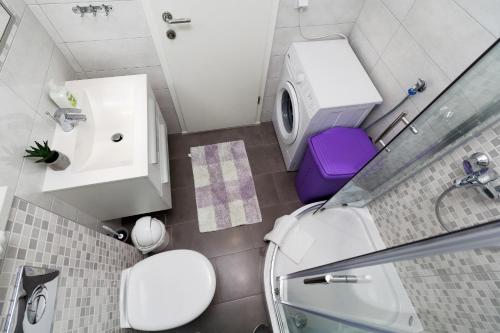 One-Bedroom Apartment with Balcony image 2