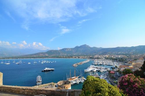 Pogled, Hotel Mediterranee in Calvi