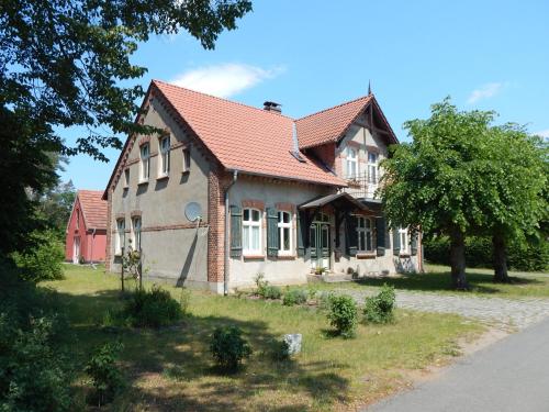 Ferienhaus am Wald mit Klavier, Holzofen, Sauna in Alt Jabel, Deutschland