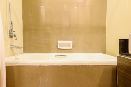 Deluxe and Modern Studio M Gold Tower Apartment By Travelio Deluxe and Modern Studio M Gold Tower Apartment By Travelio