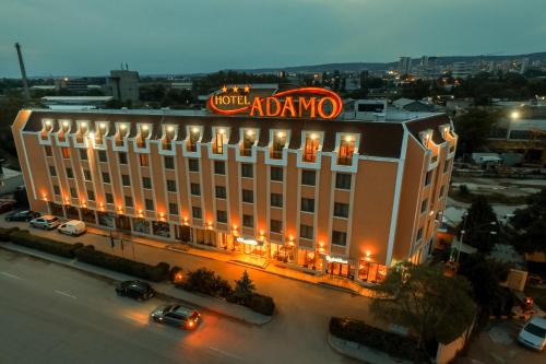 . Adamo Hotel