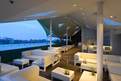 Restaurant, IZE Seminyak by LifestyleRetreats near Seminyak Square