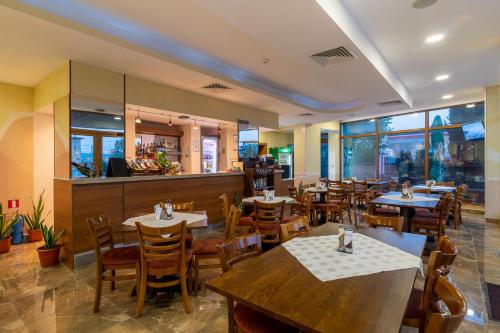 餐廳, 阿達莫酒店 (Adamo Hotel) in 澤里尼卡