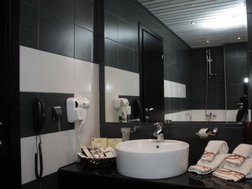 Cosmopolitan Hotel & Wellness - image 12