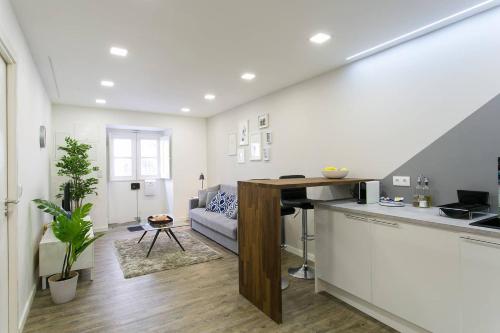 The Rose of Bairro Alto - image 10