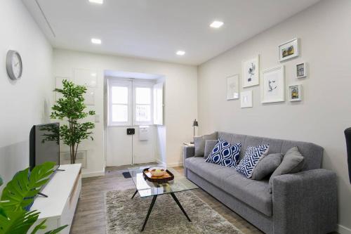 The Rose of Bairro Alto - image 12