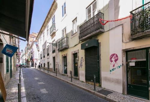 The Rose of Bairro Alto - image 13