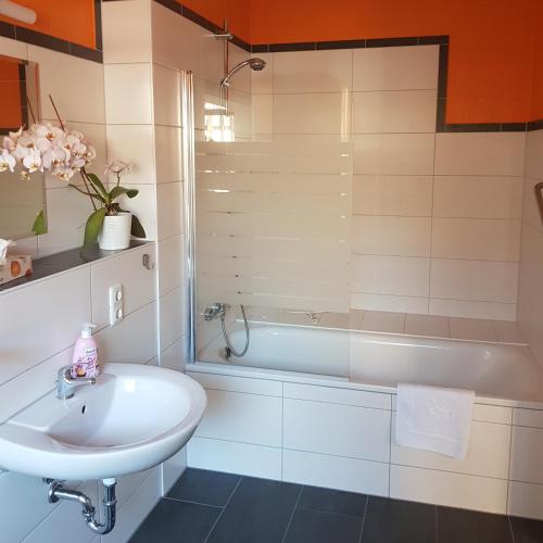 淋浴間, Ferienwohnung in Ostseenähe (Ferienwohnung in Ostseenahe) in 格雷沃斯米倫