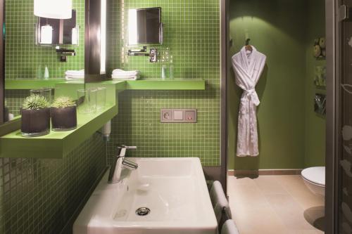 room detail thumbnail 2