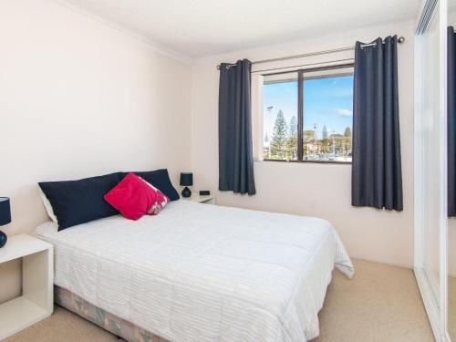 Seabreeze 4 opposite the bowling club Tuncurry