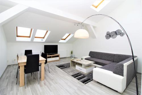  GOLD: Penthouse apartment Volkertmarkt, Ferienwohnung in Wien