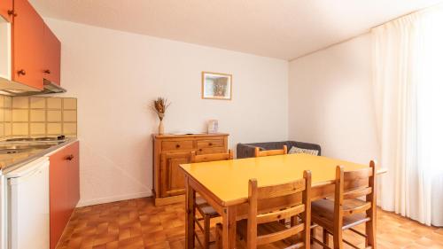 Vacancéole - Résidence Les Gorges Rouges Room Type - 2 Bedroom Apartment for 4 people