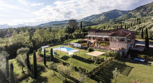 . Accogliente alloggio con vista e piscina