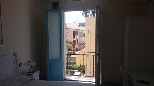 Double Room image 7