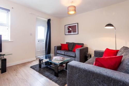 4 bed home, driveway parking ideally located in Latchford, Warrington - Executive St Marys House gîte à louer Appleton