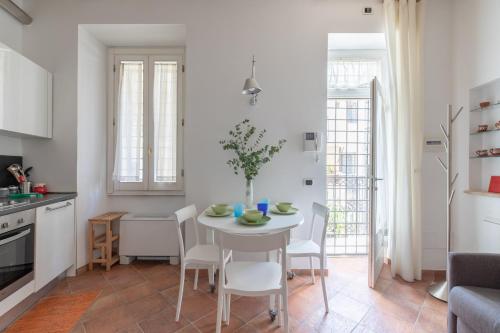 Roman Forum Cozy Apartment - image 10