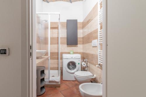 Roman Forum Cozy Apartment - image 12