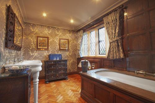 room detail thumbnail 2