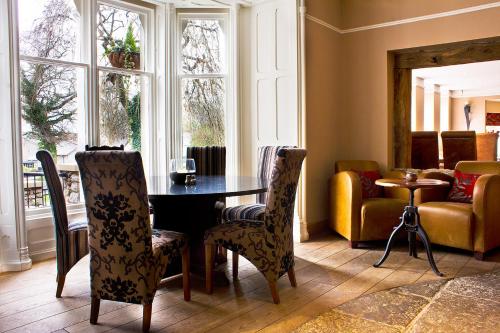 ผับ/เลาจน์, Romneys Apartments & Suites in เค็นเดล