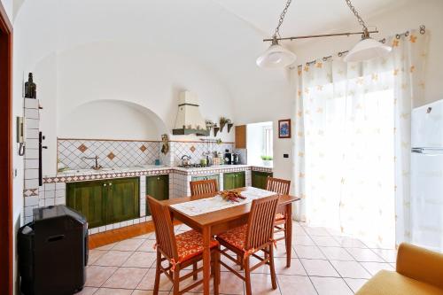 Central Balcony Apartment - image 10