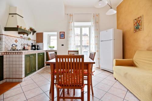 Central Balcony Apartment - image 9