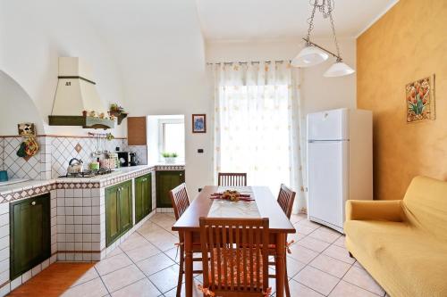 Central Balcony Apartment - image 8