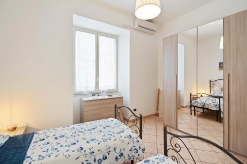 Central Balcony Apartment - image 12