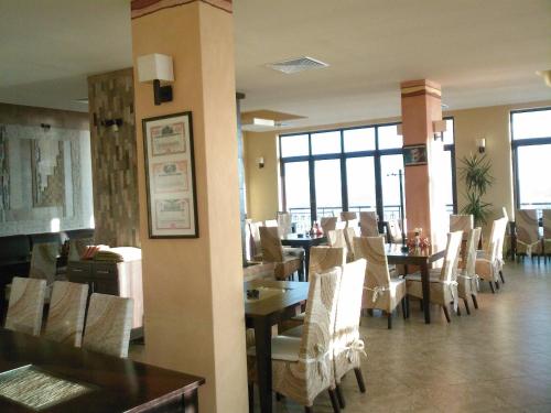 مطعم, The American Hotel in بوموريي