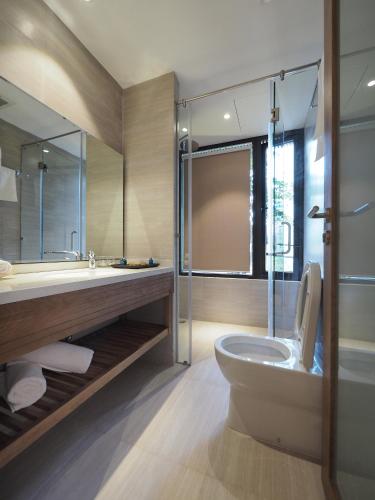 room detail thumbnail 2