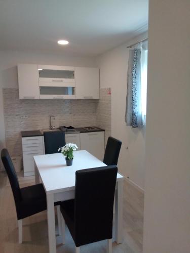  Guesthouse Matija in Irinovac