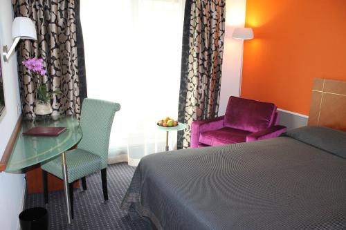 room detail thumbnail 2
