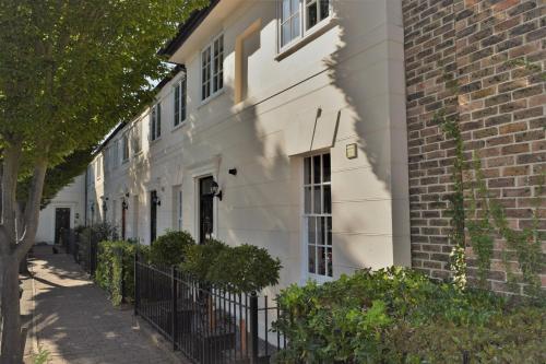 Georgian Mews Period Property Near City Centre