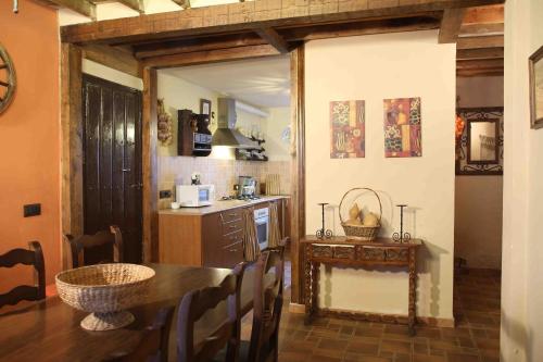 La Casa del Abuelo Simón (La Casa del Abuelo Simon) in Fuente el Sauz